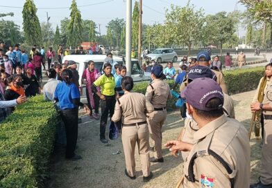 सिडकुल पंतनगर में श्रमिक कई दिन से अपनी मांगों को लेकर धरना-प्रदर्शन कर रहे हैं, आज अचानक धरना प्रदर्शन उग्र हो गया