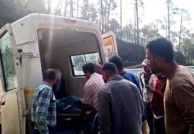 अंतिम संस्कार के लिए शव को गांव लेकर आ रहा एम्बुलेंस गहरी खाई में गिरा, 3 लोगों की मौत, 3 गंभीर घायल