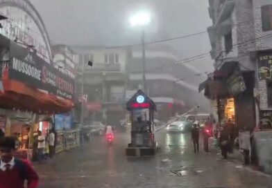 देहरादून और मसूरी में मौसम ने ली करवट, बारिश की फुहारों से सुहावना हुआ नजारा